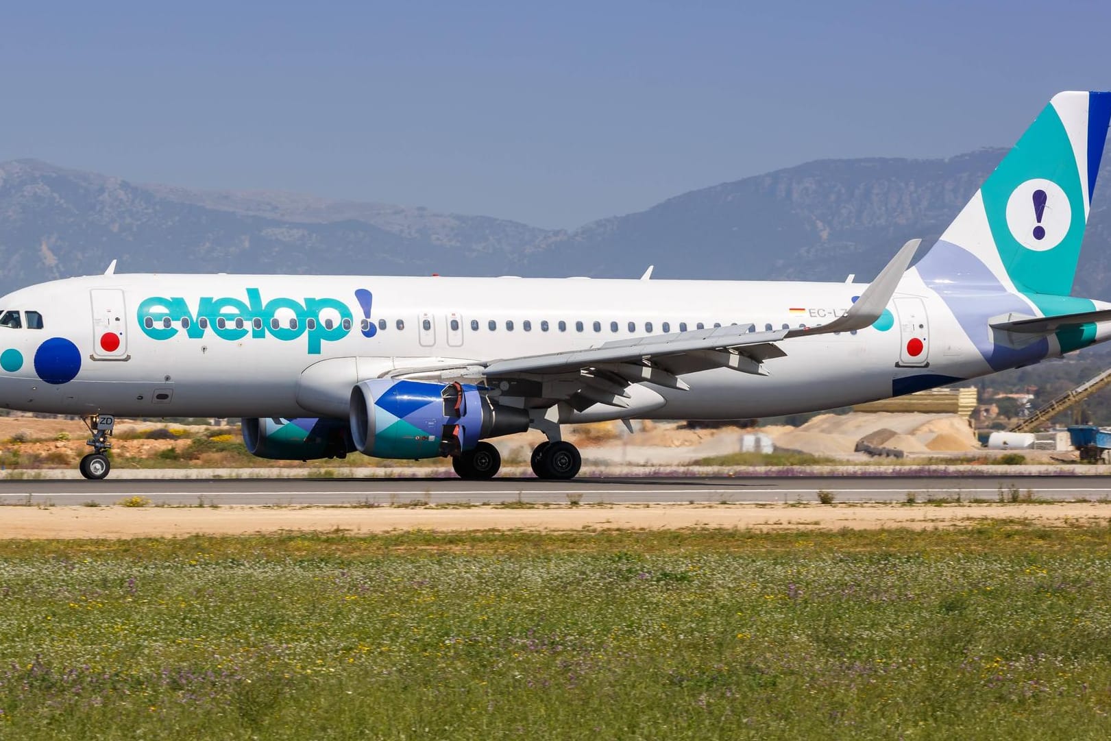 Flugzeug von Evelop: Ein Flug der Airline ist auf in Turbulenzen geraten (Symbolbild).