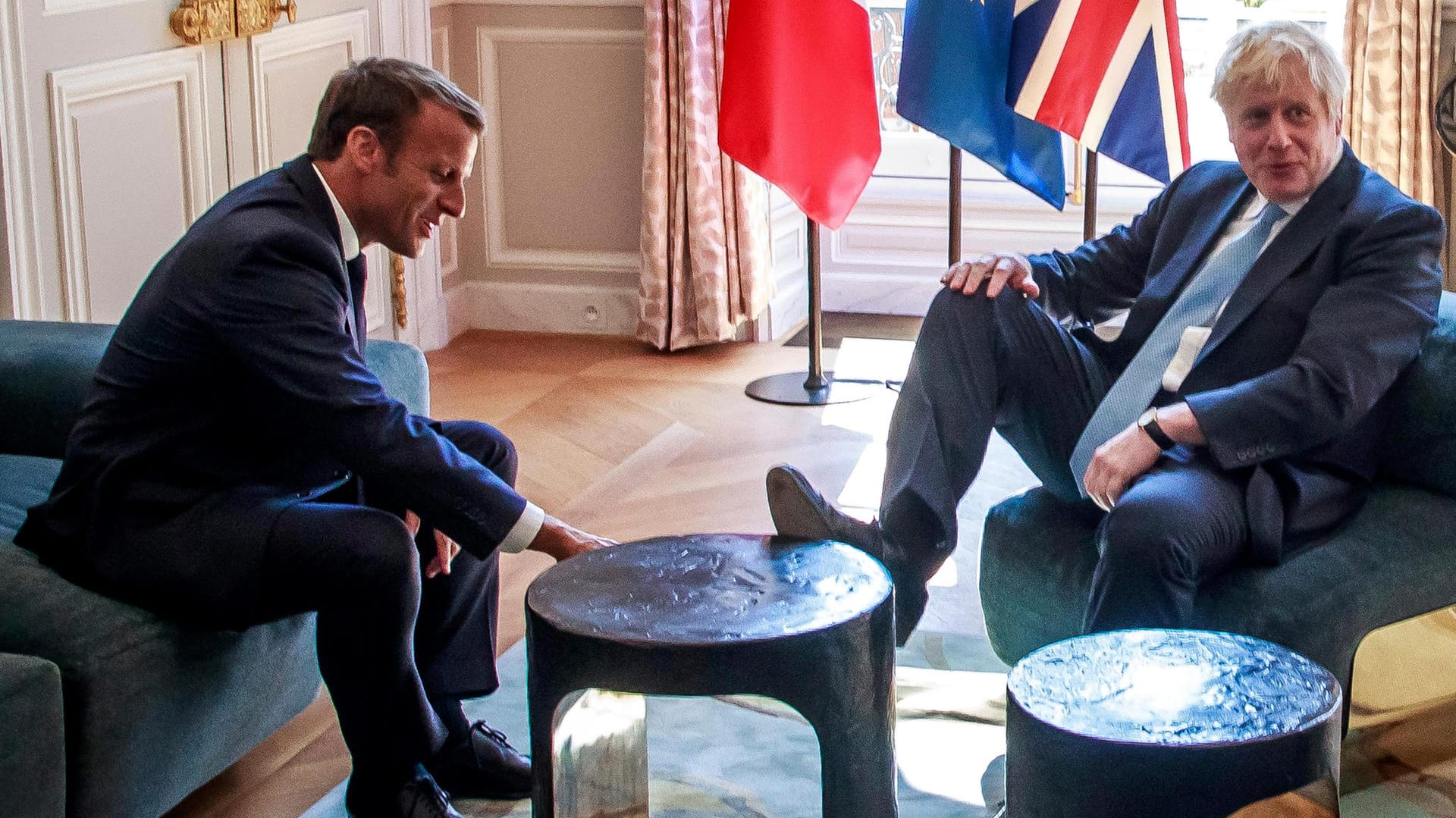 Emmanuel Macron und Boris Johnson: Es gibt viel Kritik wegen der fehlenden Manieren beim britischen Premier.