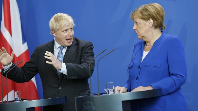Angela Merkel and Boris Johnson: Der britische Premierminister will den Brexit um jeden Preis.