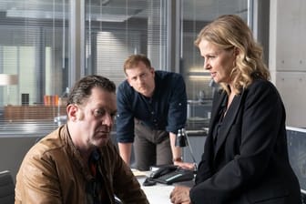 Vera Lanz (Katharina Böhm) bittet Paul Böhmer (Jürgen Tonkel) um ungewöhnliche Ermittlungsmethoden.