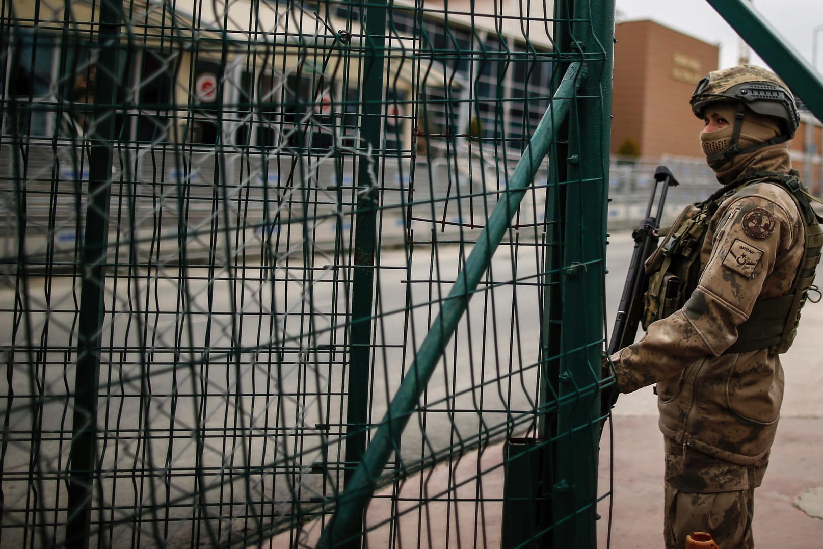 Silivri: Ein Soldat steht vor dem berüchtigten türkischen Gefängniskomplex.