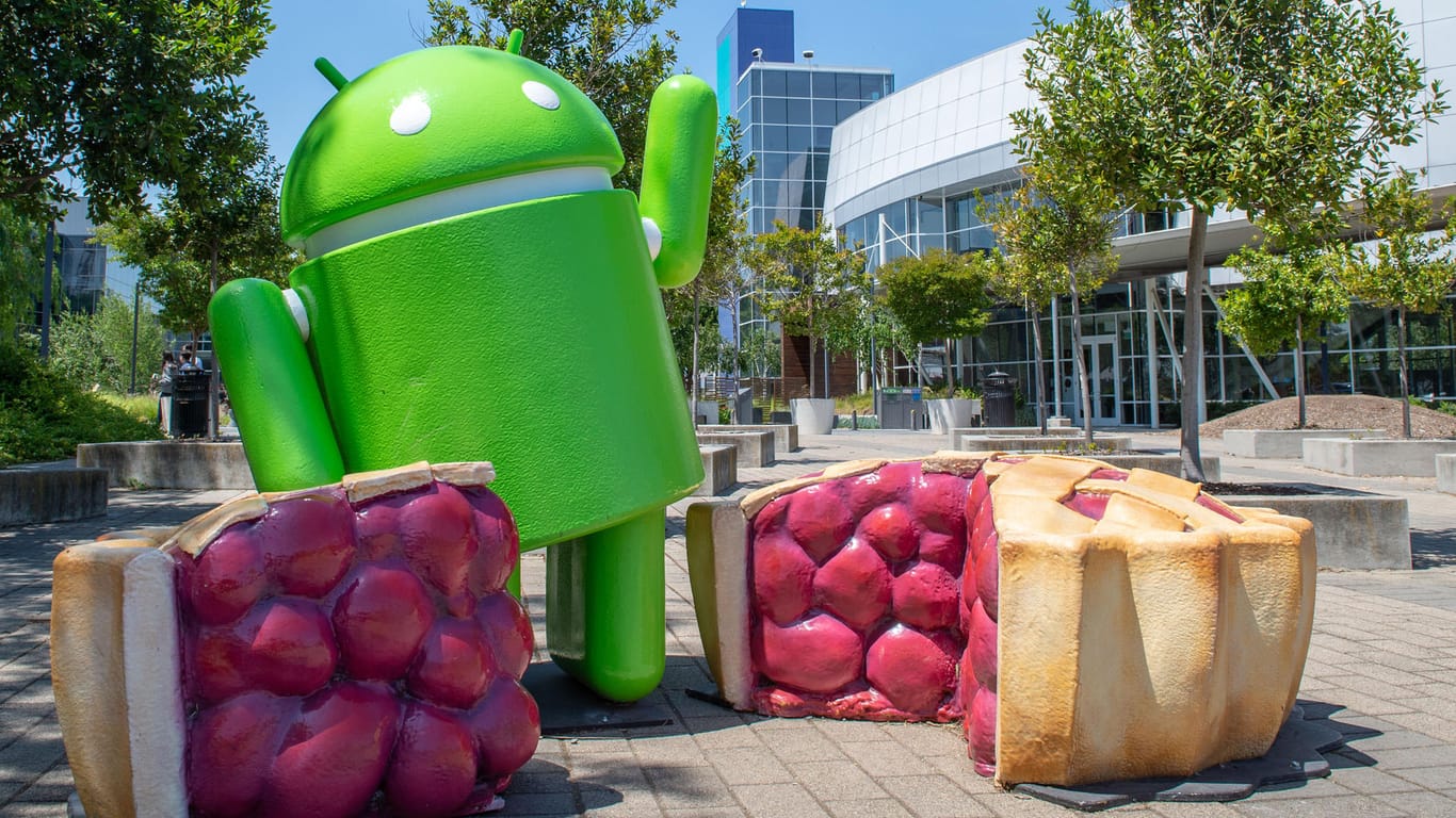Das Maskottchen des aktuellen Android-Betriebssystems Pie ist auf dem Google-Firmengelände zu sehen: Das nächste Android heißt schlicht Android 10.