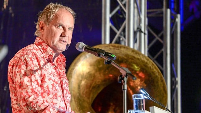 Uwe Ochsenknecht mag den Sprung ins kalte Wasser.