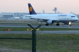 Flieger der Lufthansa am Airport Frankfurt/Main: Mehr als 7.000 Ausländer wurden 2018 aus Deutschland ausgewiesen (Symbolfoto).