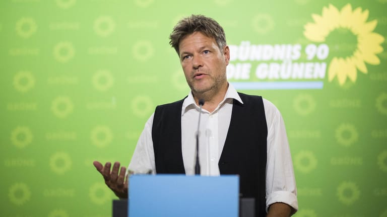 Robert Habeck: Der Grünen-Chef will die Sparer vor den Auswirkungen von Negativ-Zinsen schützen.