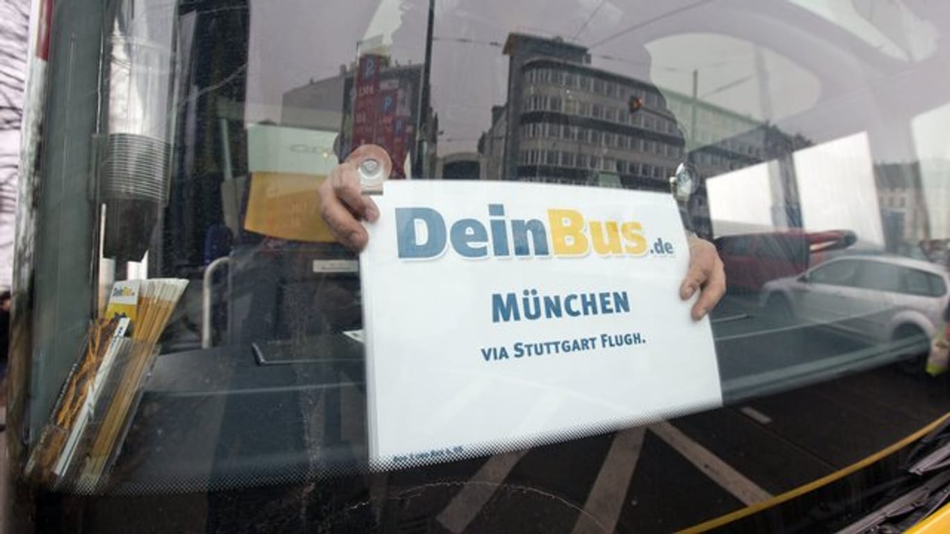 Ein Fahrzeug des Anbieters "DeinBus": Das Unternehmen wurde von Studenten gegründet und bietet seine Dienste seit 2009 an.