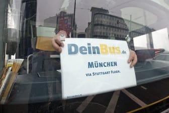 Ein Fahrzeug des Anbieters "DeinBus": Das Unternehmen wurde von Studenten gegründet und bietet seine Dienste seit 2009 an.