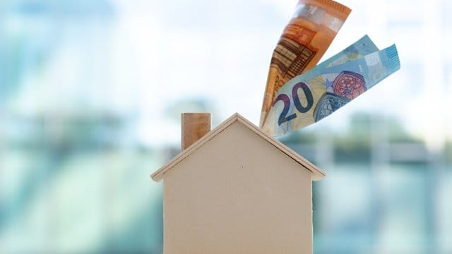 Geld von der Bank bekommen Bauherren derzeit besonders günstig.