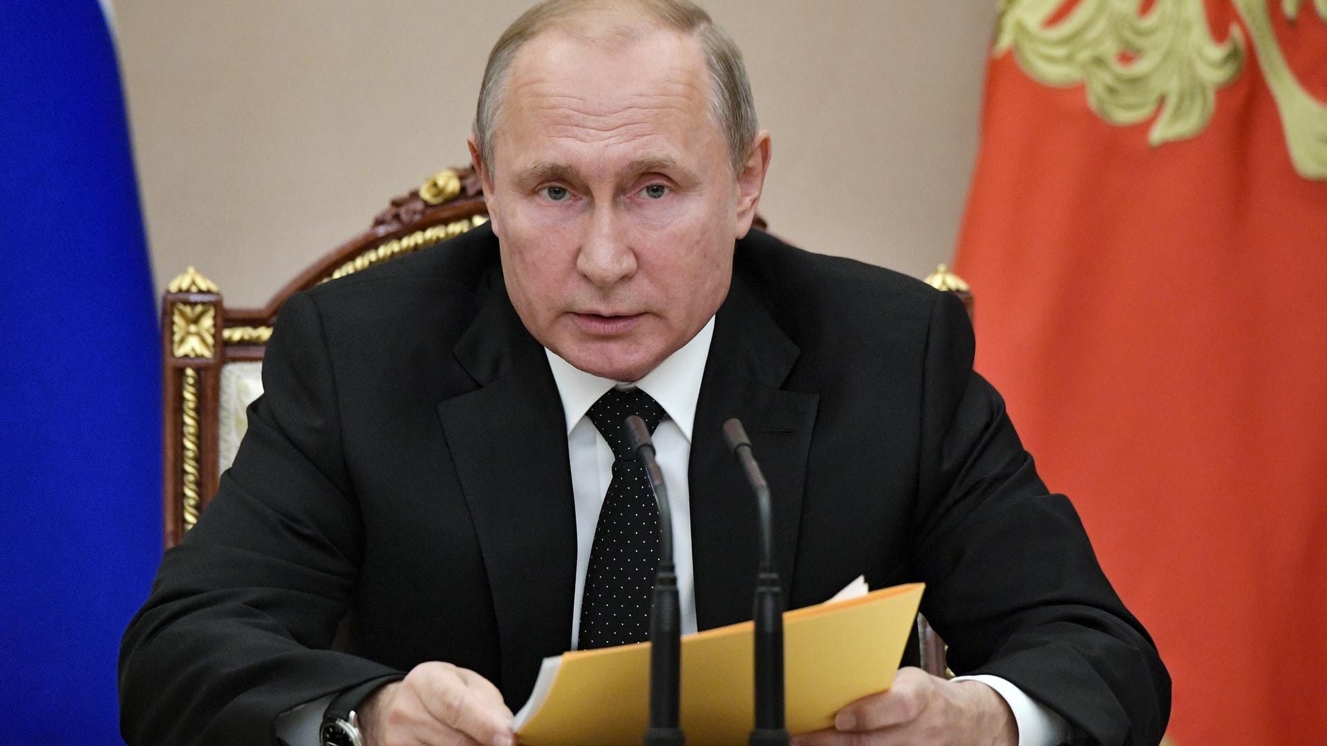 Russlands Präsident Putin bei der Sitzung des Sicherheitsrates in Moskau. Russlands Präsident Putin bei der Sitzung des Sicherheitsrates in Moskau.