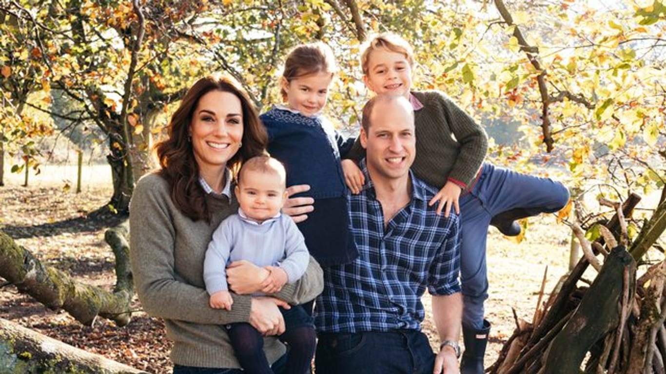 Eine royale Familie: Prinz William mit seiner Frau Herzogin Kate und den drei Kindern Prinz Louis (l), Prinzessin Charlotte (M) und Prinz George (r).