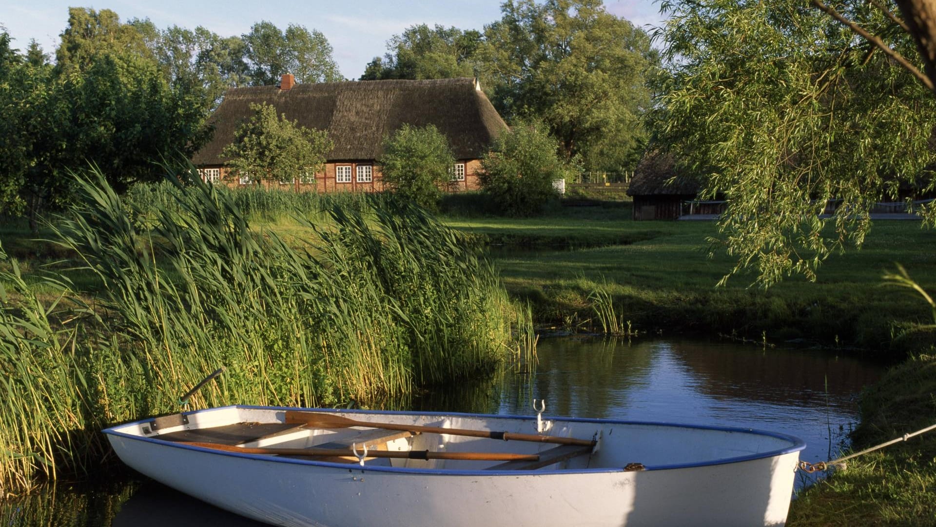 Selenter See in Schleswig-Holstein: Der See liegt im Kreis Plön und ist der zweitgrößte im ganzen Bundeskreis.