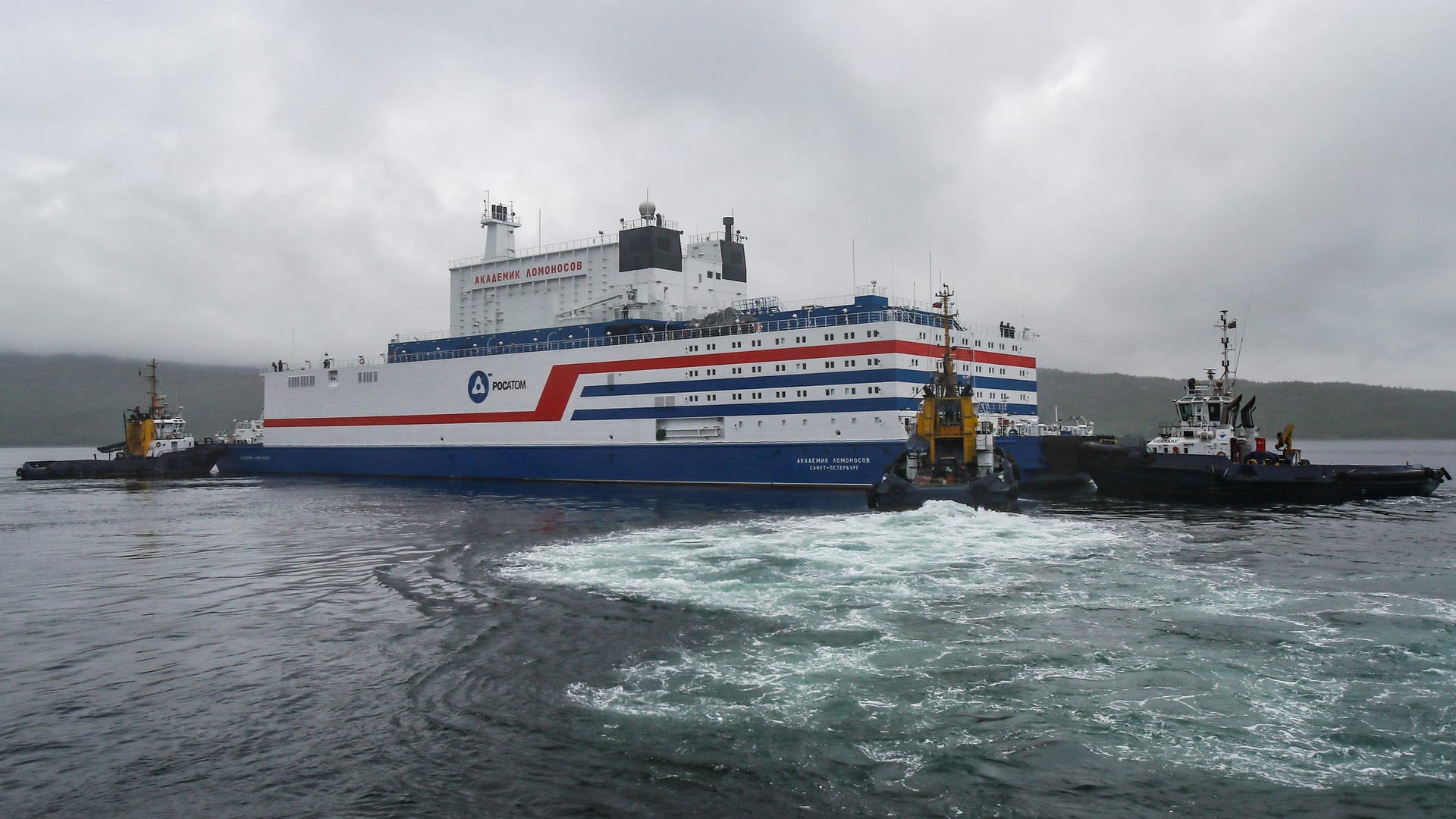 Die "Akademik Lomonossow": Das erste schwimmende Atomkraftwerk der Welt hat den Hafen von Murmansk verlassen.