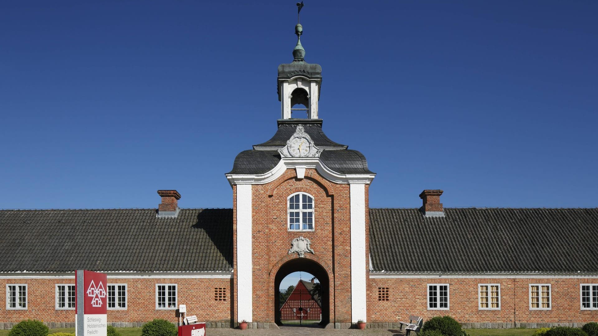 Torhaus und Museumseingang vom Freilichtmuseum Molfsee: Es ist eines der größten Norddeutschlands.