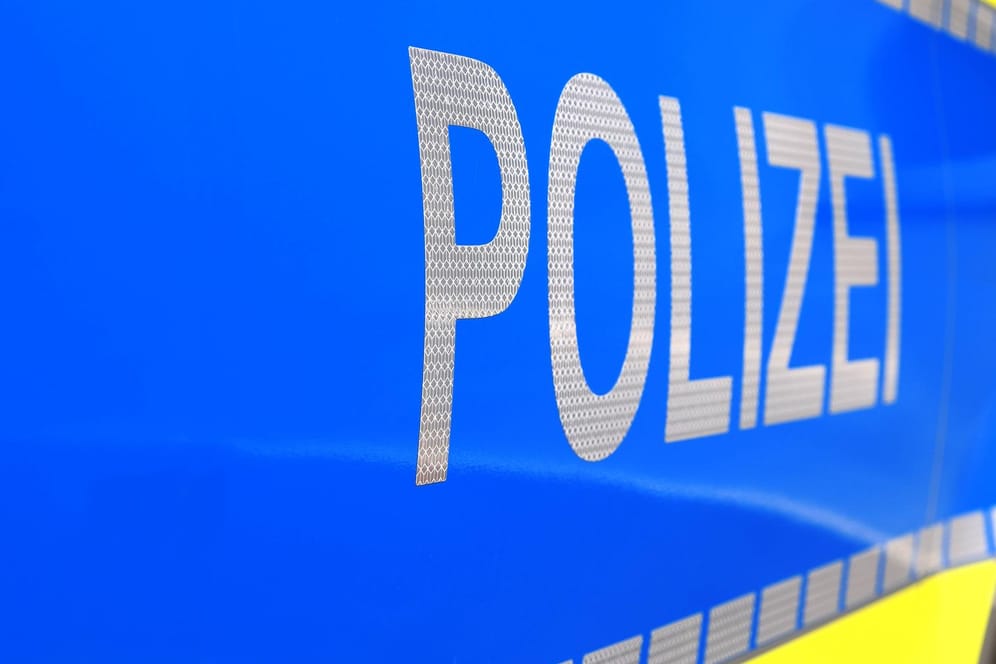 Ein Polizeiwagen: In Offenburg haben Beamte eine Leiche in einem Zelt gefunden.