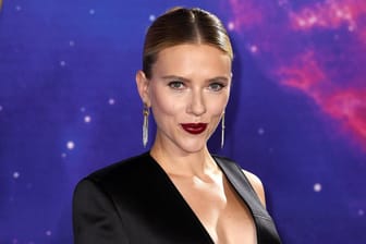 Scarlett Johansson in London (Archivbild): Der Avengers-Star konnte in einem Jahr rund 50 Millionen Euro Einnahmen verbuchen.