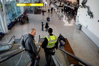 Einsatzkräfte der Maryland Transportation Authority Police: Auf dem Baltimore-Washington International Airport hielten Zollbeamte drei Flaschen Honig für Drogen.