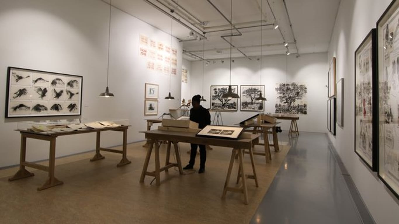 Exponate des Künstlers William Kentridge sind im Zeitz Museum für zeitgenössische Kunst in Afrika (Zeitz MOCAA) ausgestellt.
