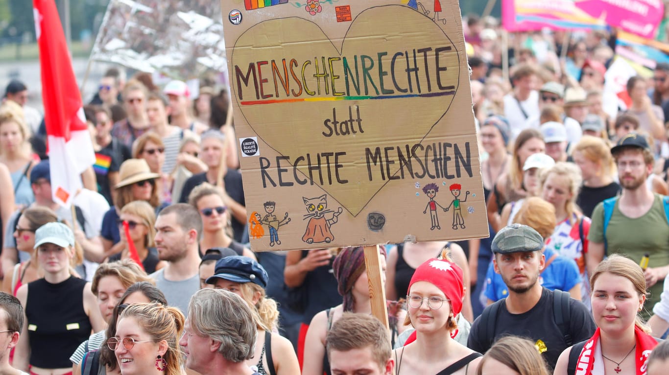 Unteilbar: Unter diesem Motto zogen Tausende Menschen durch Dresden. Vor den Landtagswahlen wollten sie ein Zeichen gegen Rechts setzen.