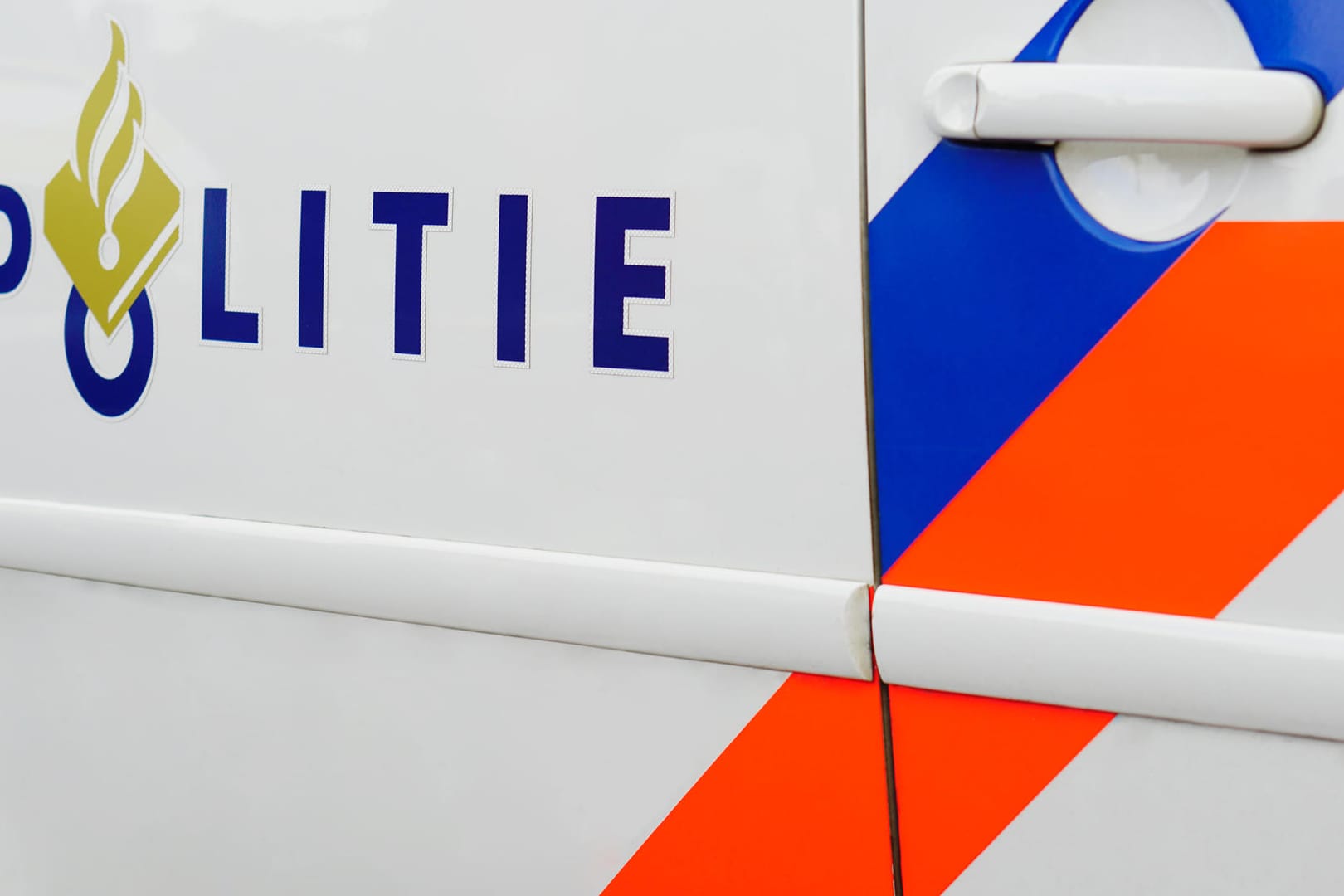 Ein niederländisches Polizeiauto: Die Beamten ermitteln wegen Tötung und eines Sexualdelikts.