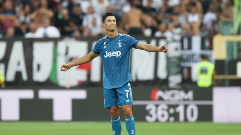 Juve-Star Ronaldo freut sich über den verdienten Auswärtssieg seines Teams.
