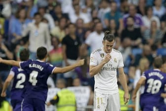 Madrids Gareth Bale (M) ärgert sich - Valladolid bejubelt den späten Ausgleich.