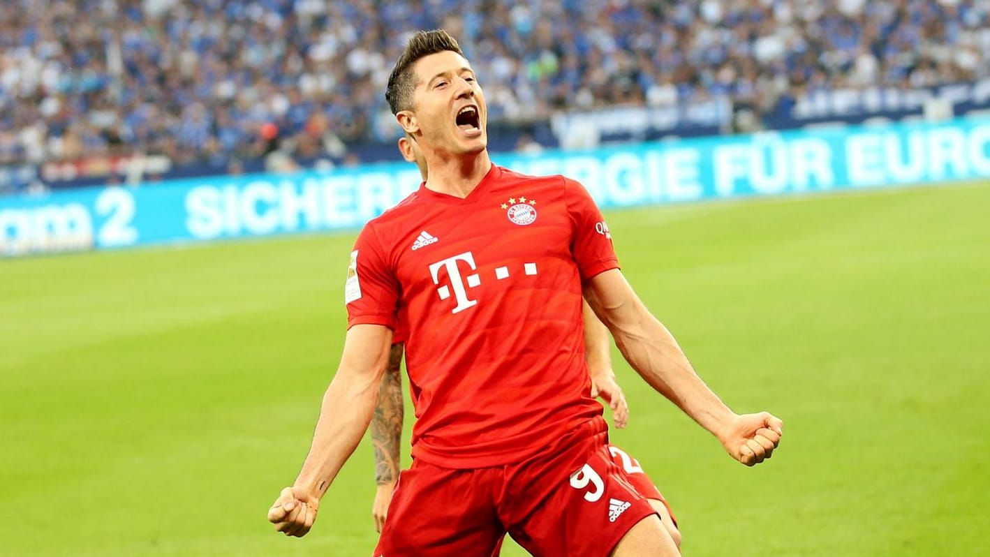 Torjäger: Robert Lewandowski nach seiner Drei-Tore-Gala gegen Schalke. Torjäger: Robert Lewandowski nach seiner Drei-Tore-Gala gegen Schalke.