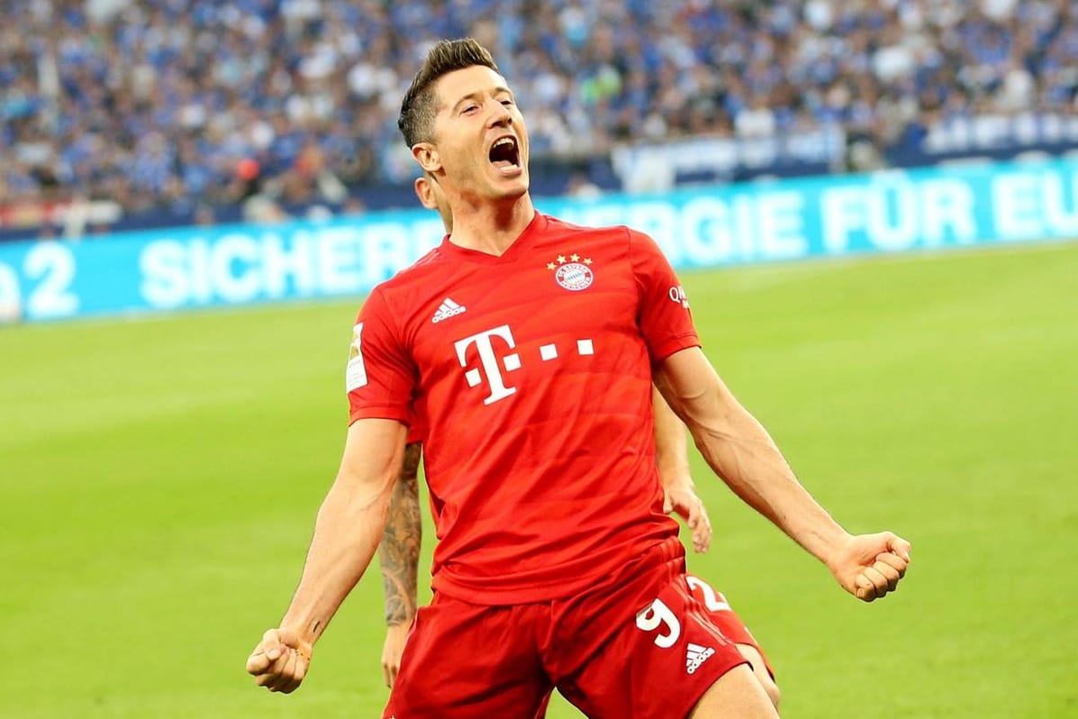 Torjäger: Robert Lewandowski nach seiner Drei-Tore-Gala gegen Schalke.