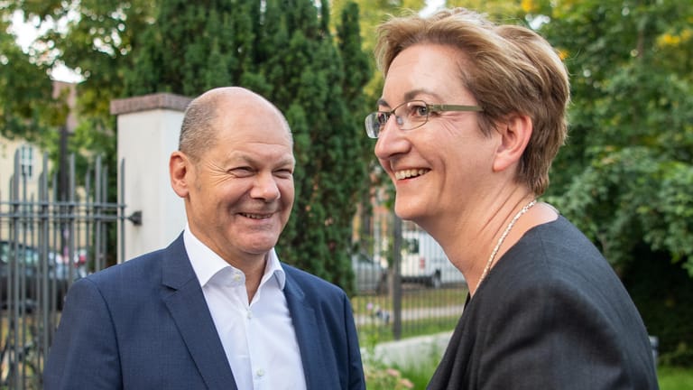 Bundesfinanzminister Olaf Scholz bewirbt sich zusammen mit Klara Geywitz um den SPD-Vorsitz: Das sorgt für leicht verbesserte Umfragewerte der Sozialdemokraten.