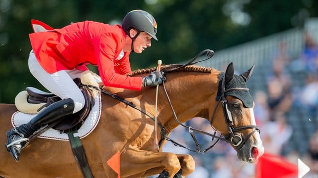 Der deutsche Reiter Daniel Deußer hat Chancen auf eine Medaille.