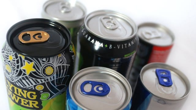 Aus Expertensicht kann der übermäßige Konsum von Energydrinks bei Kindern und Jugendlichen gesundheitliche Risiken erhöhen. Aus Expertensicht kann der übermäßige Konsum von Energydrinks bei Kindern und Jugendlichen gesundheitliche Risiken erhöhen.