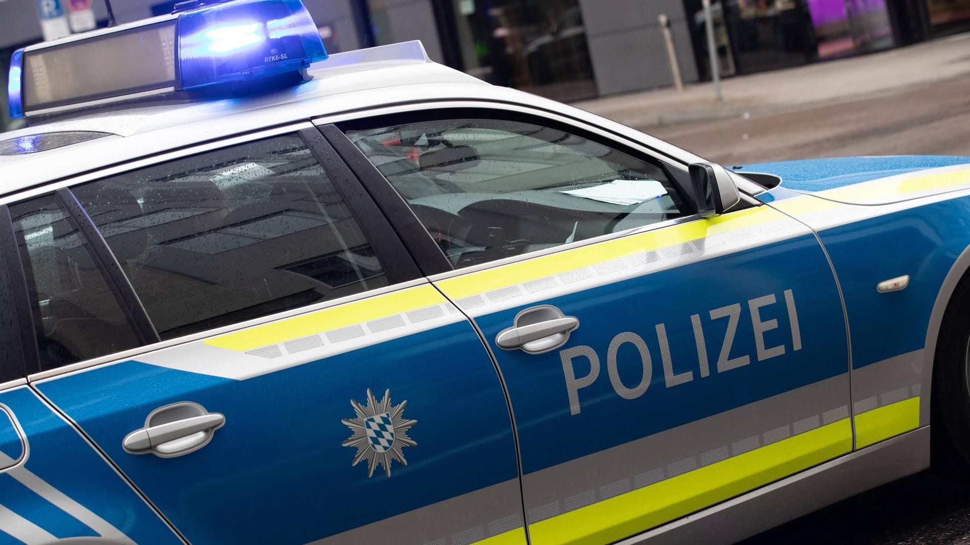 Münchener Polizeiwagen: Ein Mann hat sich eine gefährliche Verfolgungsjagd mit der Polizei geliefert. (Symbolbild)