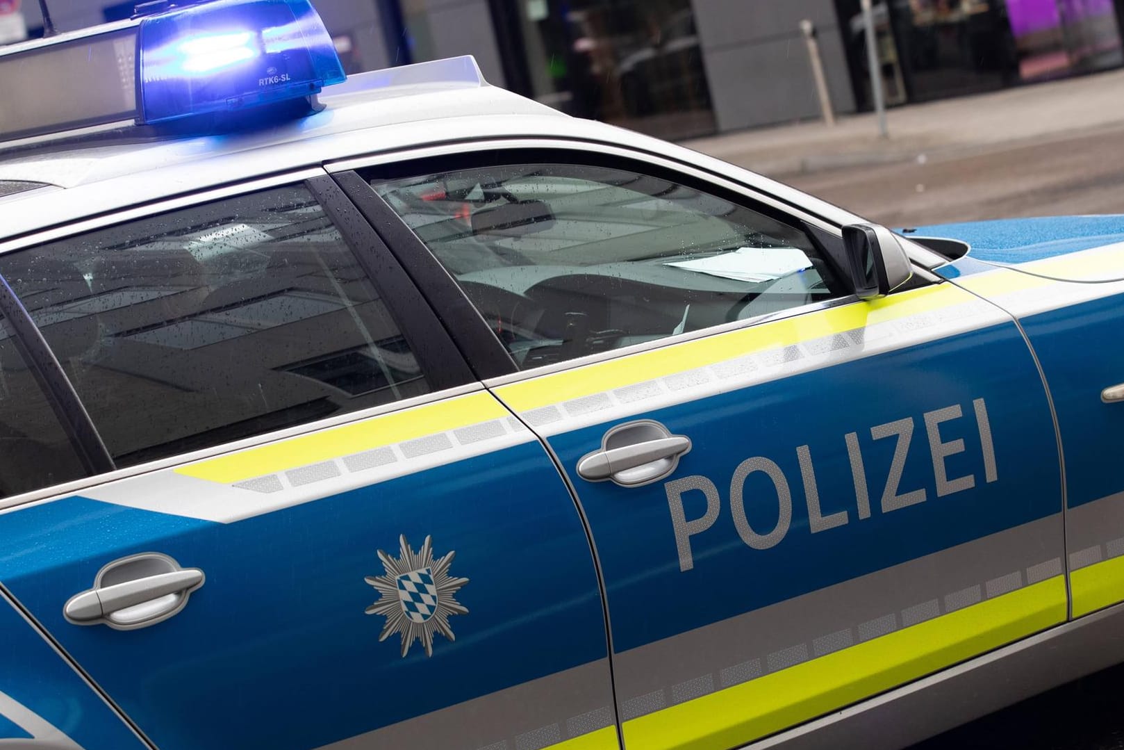 Münchener Polizeiwagen: Ein Mann hat sich eine gefährliche Verfolgungsjagd mit der Polizei geliefert. (Symbolbild)