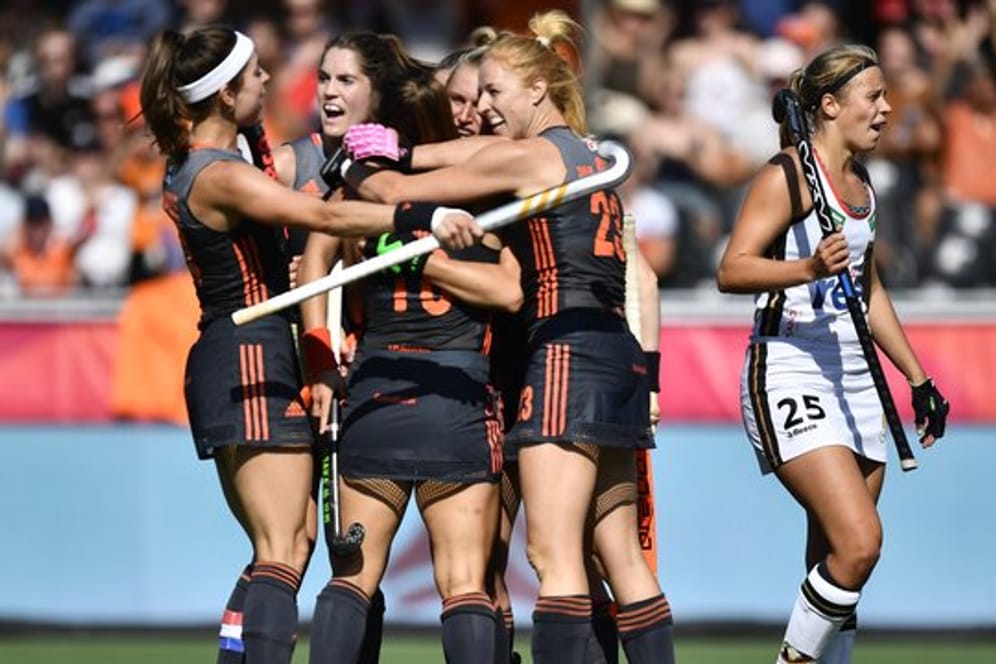 Die deutschen Hockey-Damen haben das EM-Finale gegen die Niederlande mit 0:2 verloren.