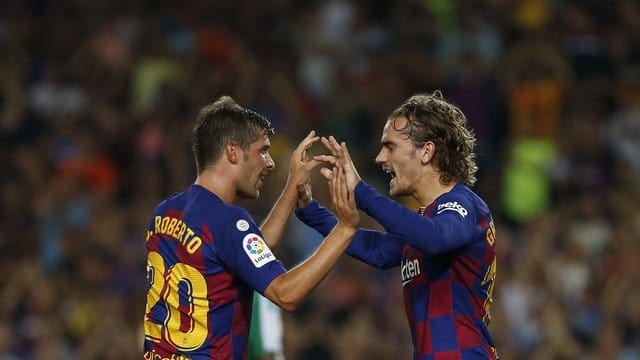 Antoine Griezmann (r) traf doppelt für den FC Barcelona.