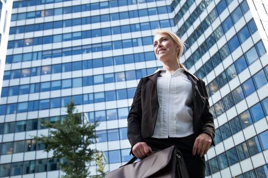 Wer nach langer Pause im Job hoch hinaus will, sollte einen Plan entwickeln und rechtzeitig den Wiedereinstieg vorbereiten.