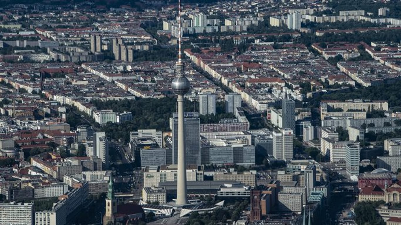 Der Fernsehturm in Berlin.