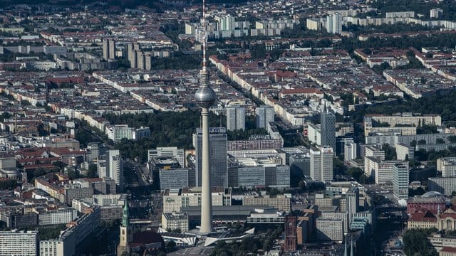 Der Fernsehturm in Berlin.