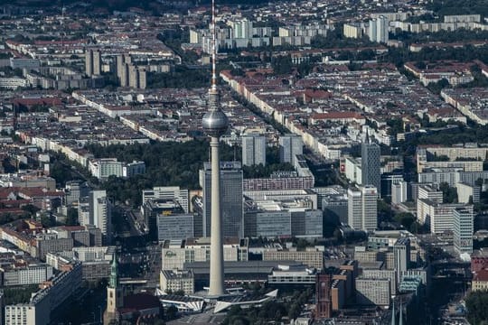 Der Fernsehturm in Berlin.