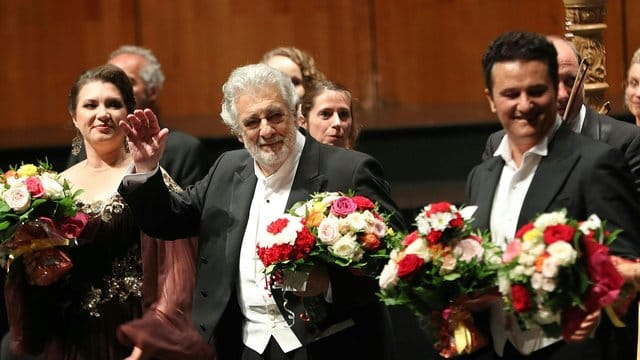 Der Operntenor Plácido Domingo lässt sich in Salzburg feiern.