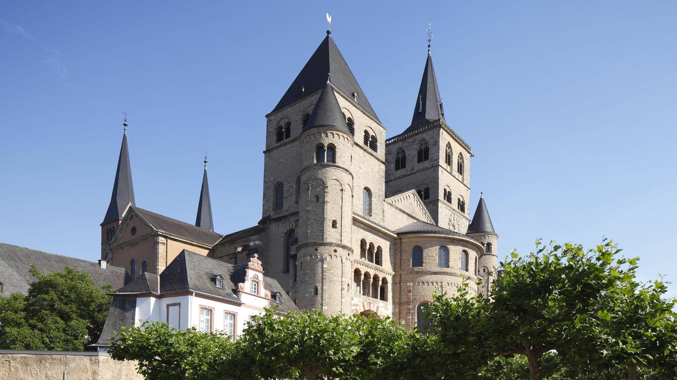 Trierer Dom: Im Bistum wurde Strafbefehl gegen einen Diakon erlassen. (Symbolbild)