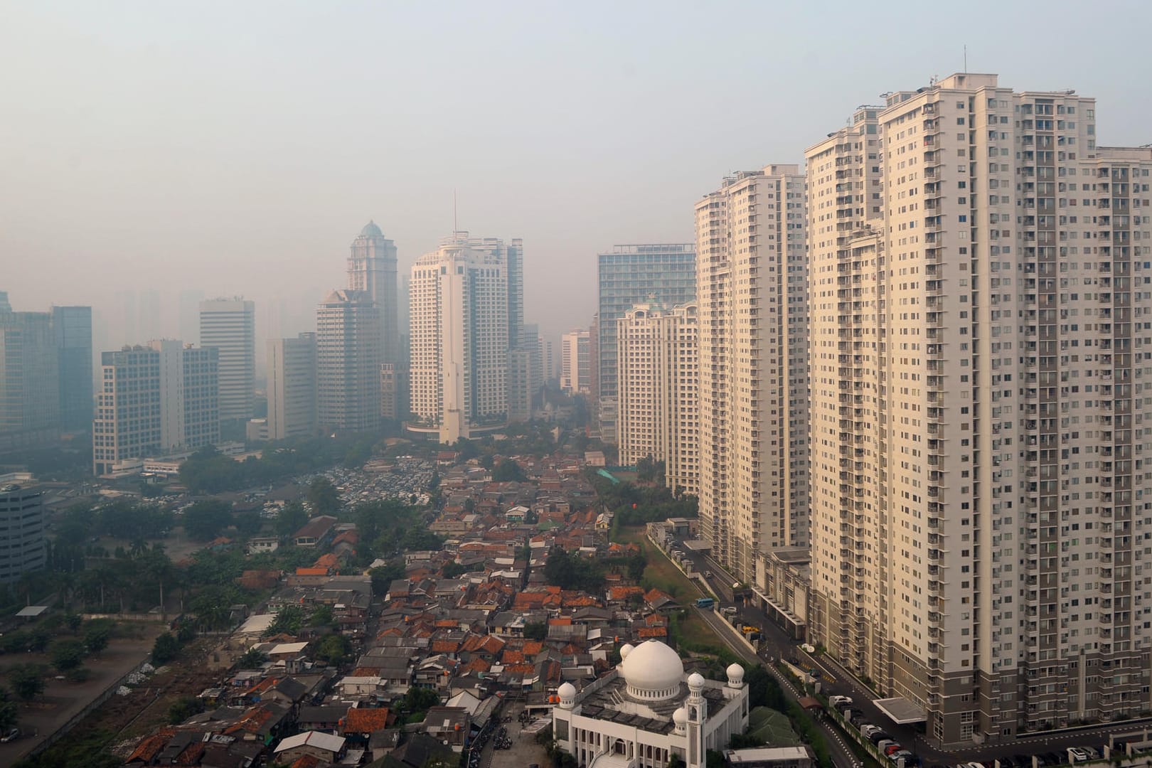 Die derzeitige indonesische Hauptstadt Jakarta: Bis 2024 sollen Regierung und Parlament auf die Nachbarinsel Borneo umziehen.