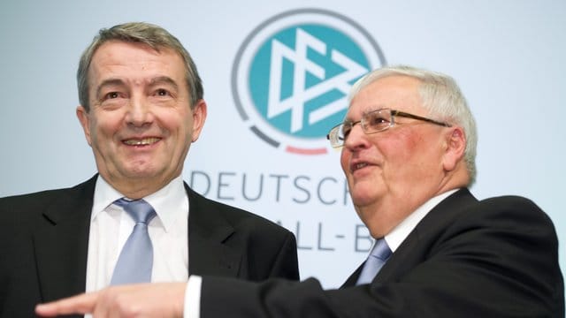 Gegen Theo Zwanziger (r) und Wolfgang Niersbach wird Anklage wegen Steuerhinterziehung erhoben. Gegen Theo Zwanziger (r) und Wolfgang Niersbach wird Anklage wegen Steuerhinterziehung erhoben.
