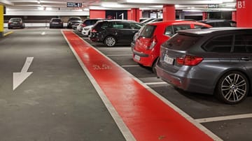 Parkhaus: Hier gelten teilweise andere Regeln als im öffentlichen Straßenverkehr. (Quelle: blickwinkel/imago-images-bilder) Parkhaus: Hier gelten teilweise andere Regeln als im öffentlichen Straßenverkehr.