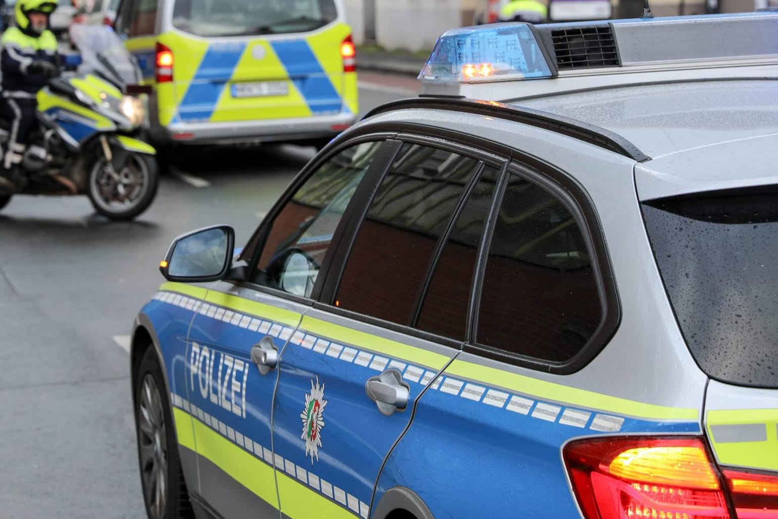 Polizeieinsatz: Ein Lieferfahrer wurde in seinem Kühlwagen eingesperrt. (Symbolbild)