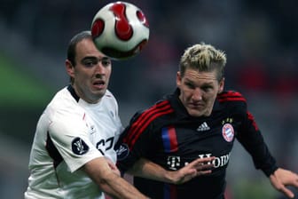 Im November 2007 trafen die Bolton Wanderers (li. Gavin McCann) auf Bastian Schweinsteiger und den FC Bayern München.
