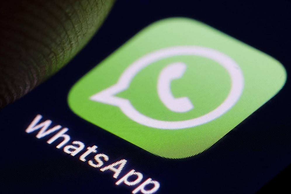 Das Logo von WhatsApp: Wer verbotene Inhalte über WhatsApp teilt, kann eine Straftat begehen.