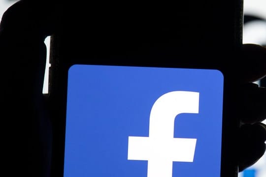 Facebook muss die Anordnungen des Kartellamts für die Dauer des Beschwerdeverfahrens nicht umsetzen, beschloss das Gericht.