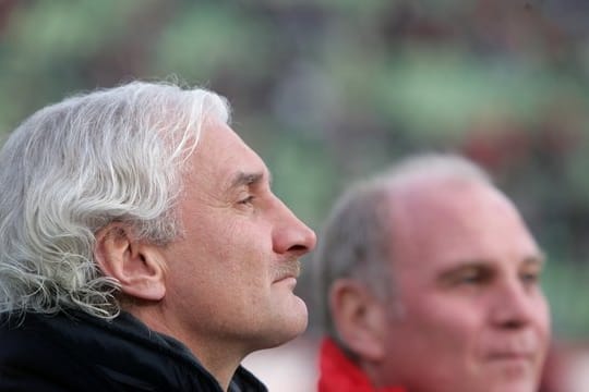 Würde Uli Hoeneß nach seinem Rücktritt in der Bundesliga vermissen: Rudi Völler (l).