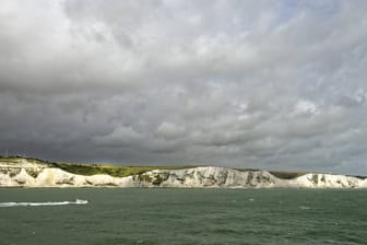 Kreidefelsen vor Dover: Immer wieder wagen Flüchtlinge die gefährliche Überquerung von Frankreich.