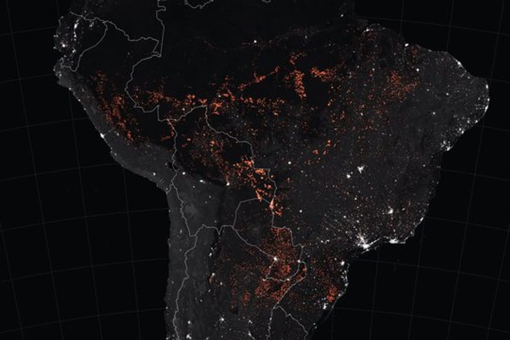 Die Karte zeigt aktive Brände in Brasilien, wie sie von Terra und Aqua MODIS vom 15.